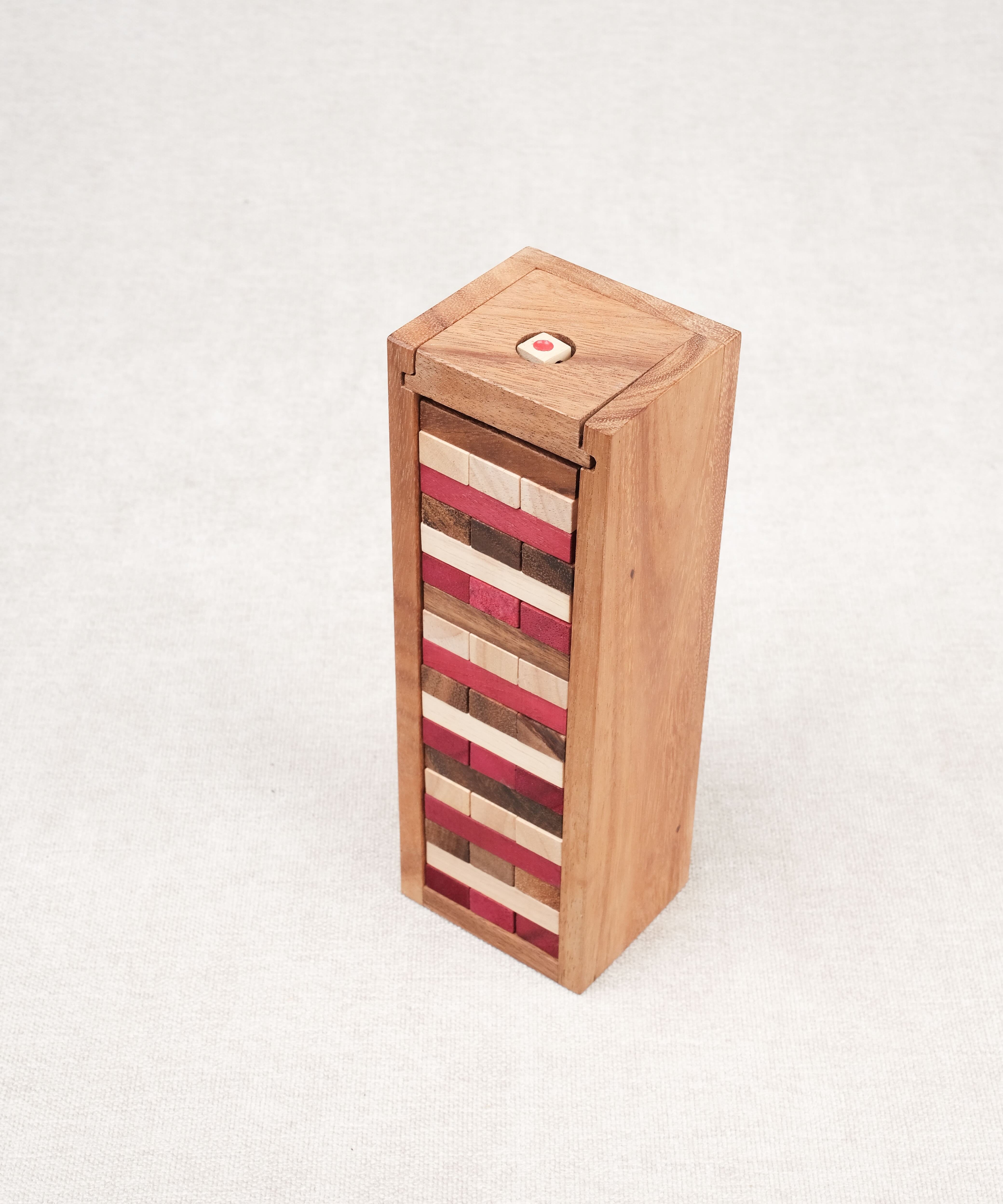 Tour Jenga Couleur M avec coffret bois – blocs rouge, clair et foncé