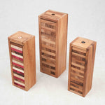 Différents formats de Jenga en bois – moyen, grand, de couleur