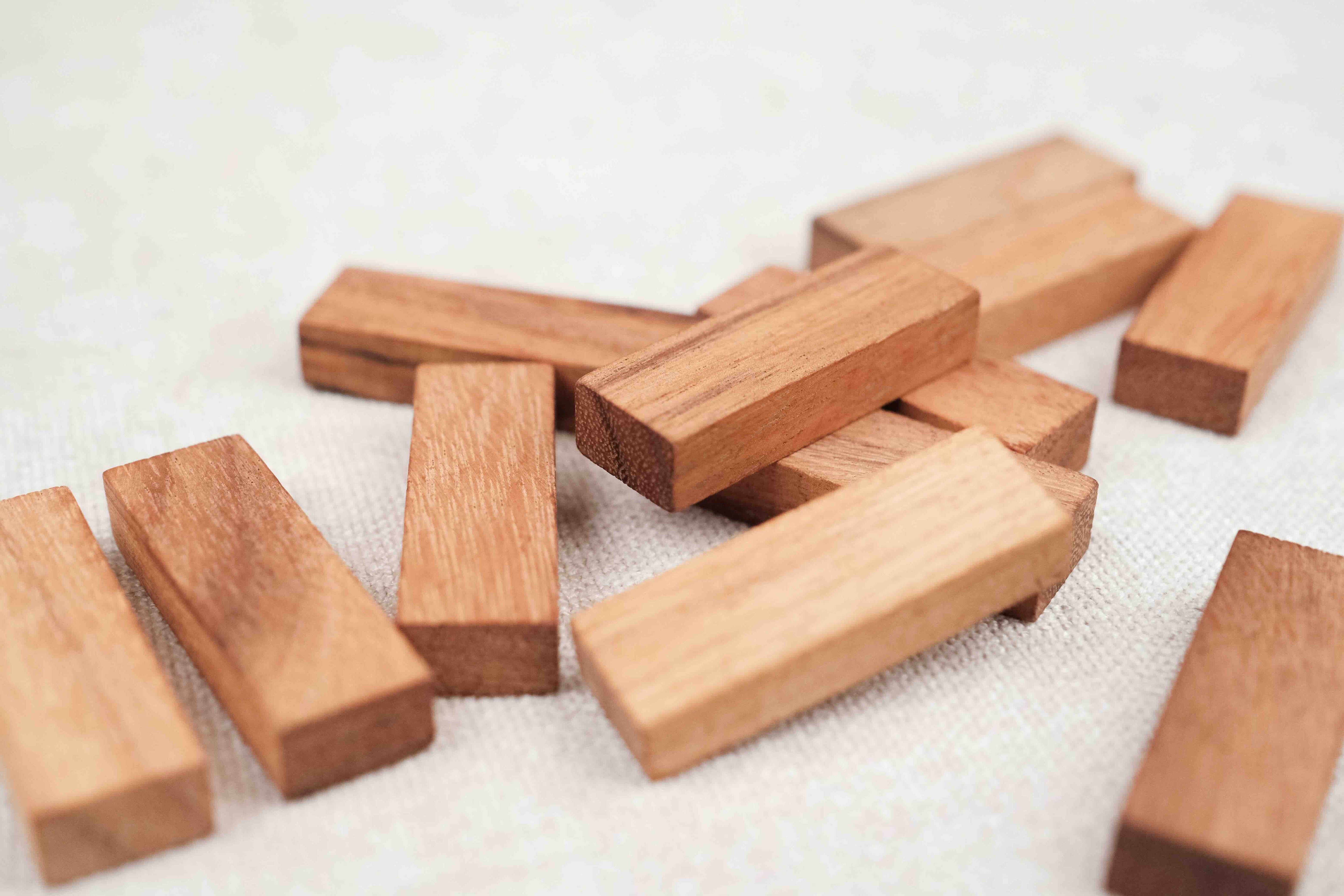 Blocs en bois massif du Jenga format M