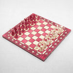 Jeu d’échecs XL en bois rouge – Plateau ouvert avec pièces en place