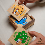 Joueurs découvrant les plaquettes colorées du jeu À Poil le Mouton.