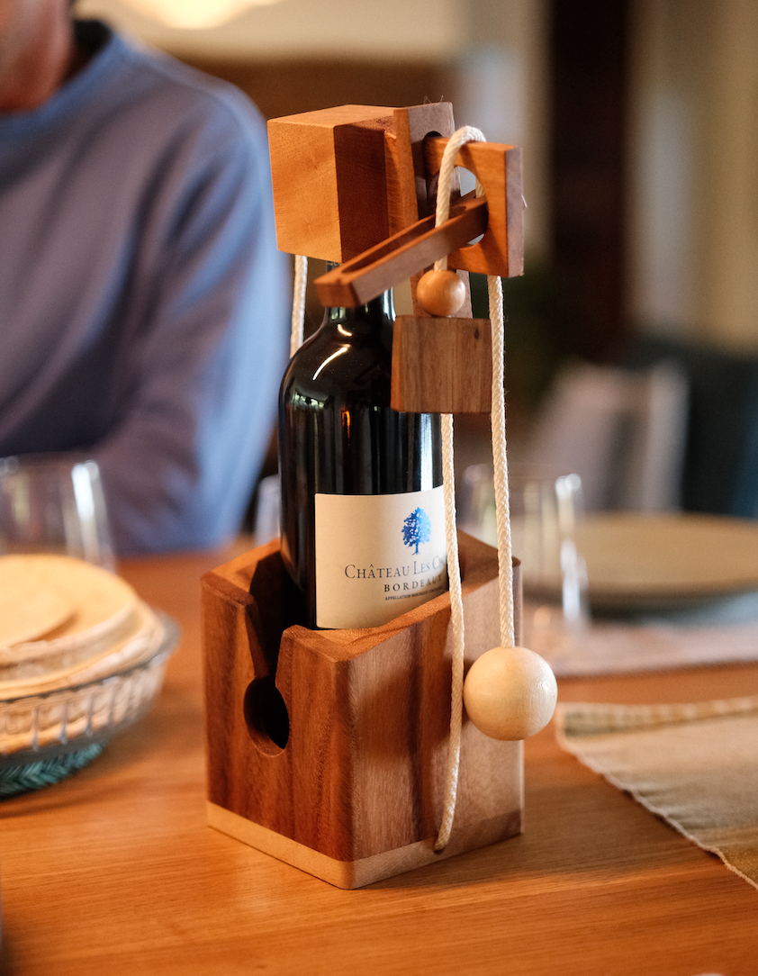 Le casse-tête bouteille en bois : une tradition mécanique devenue notre best-seller