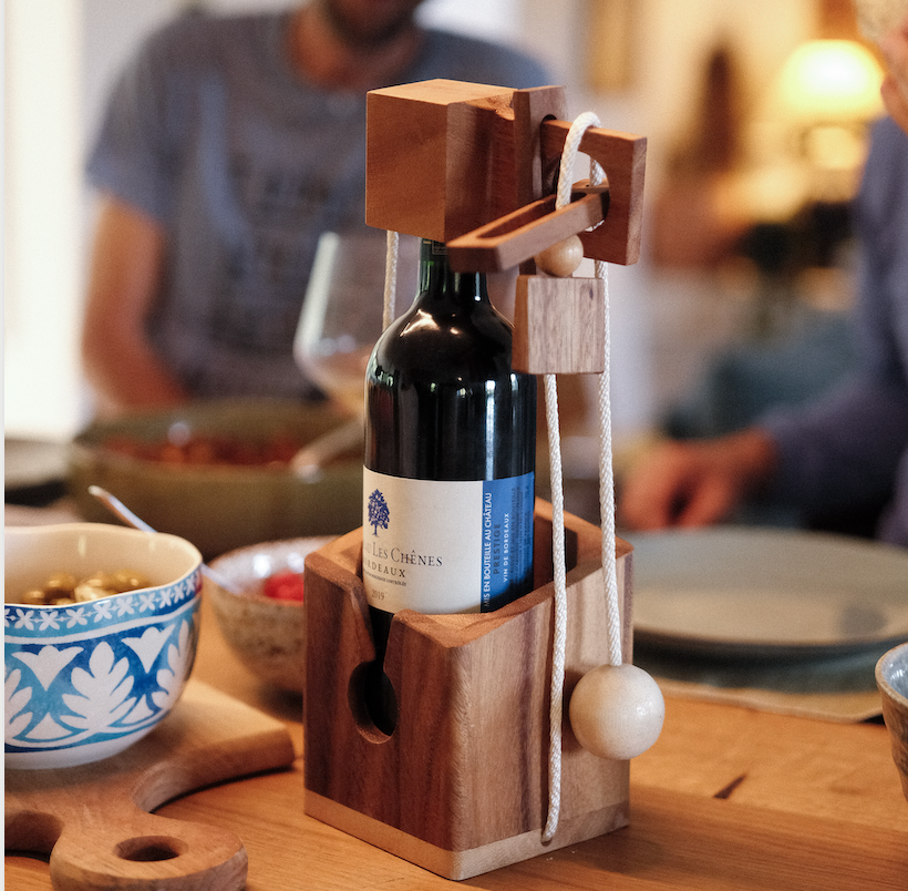Le casse-tête bouteille en bois : une tradition mécanique devenue notre best-seller