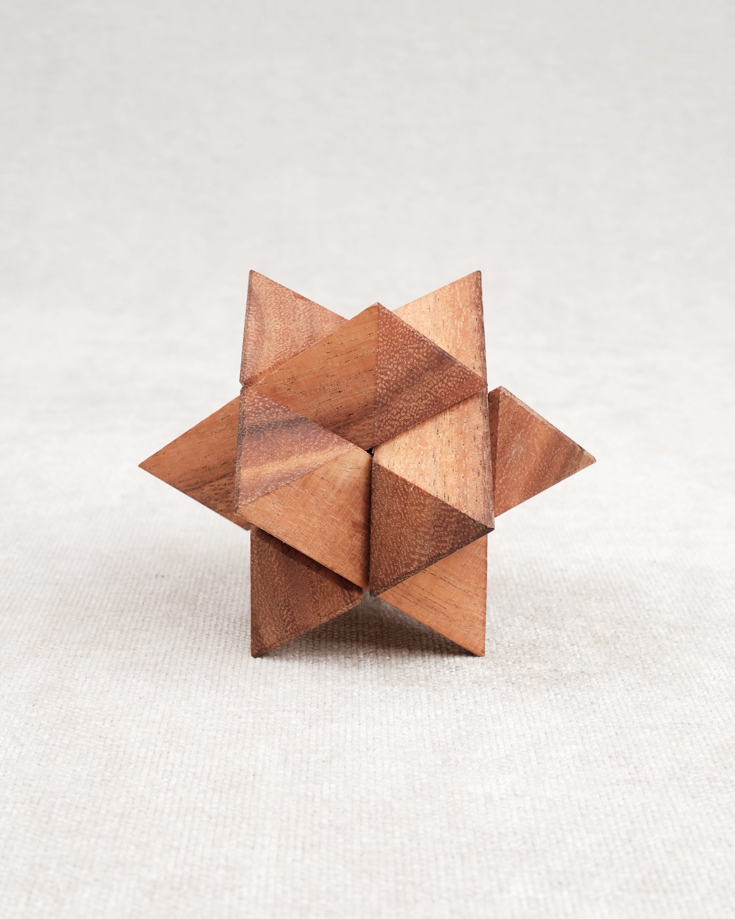 Casse-tête en bois La Star — puzzle à démonter et remonter, format compact.