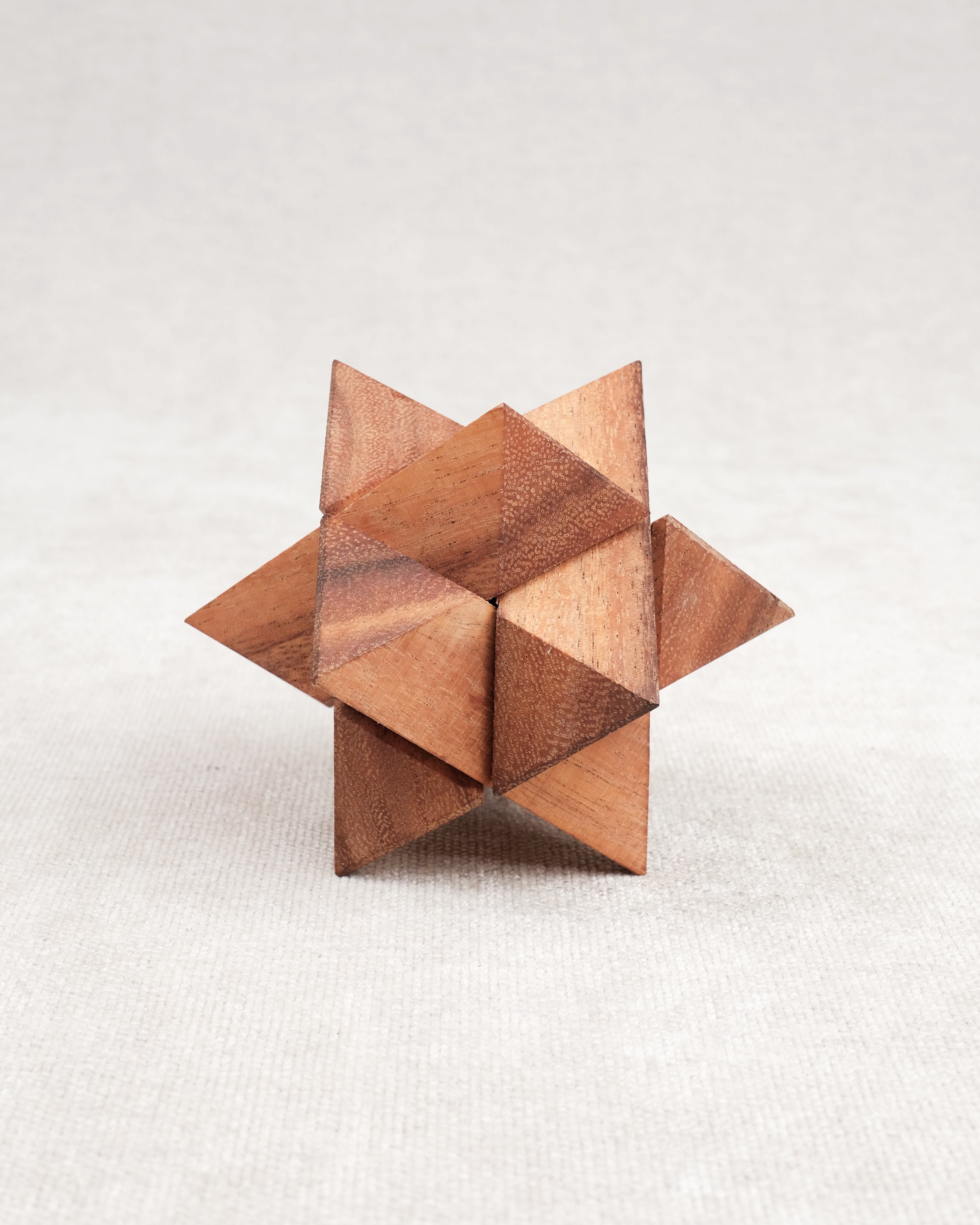 Casse-tête en bois La Star — puzzle à démonter et remonter, format compact.