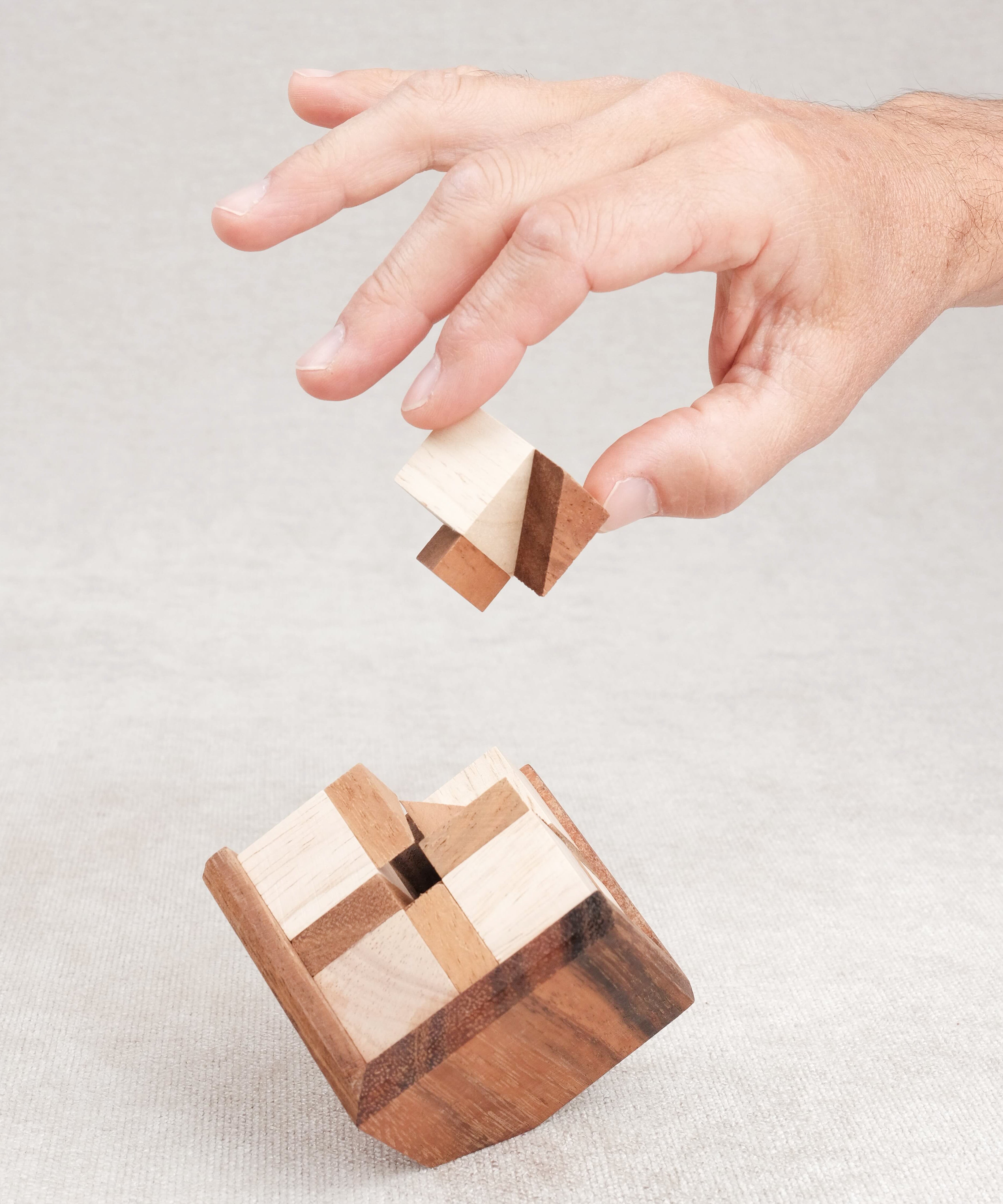 Produit démonté : 24 Triangles démonté – casse-tête bois niveau intermédiaire