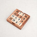 Vue du taquin sudoku en bois avec chiffres mélangés