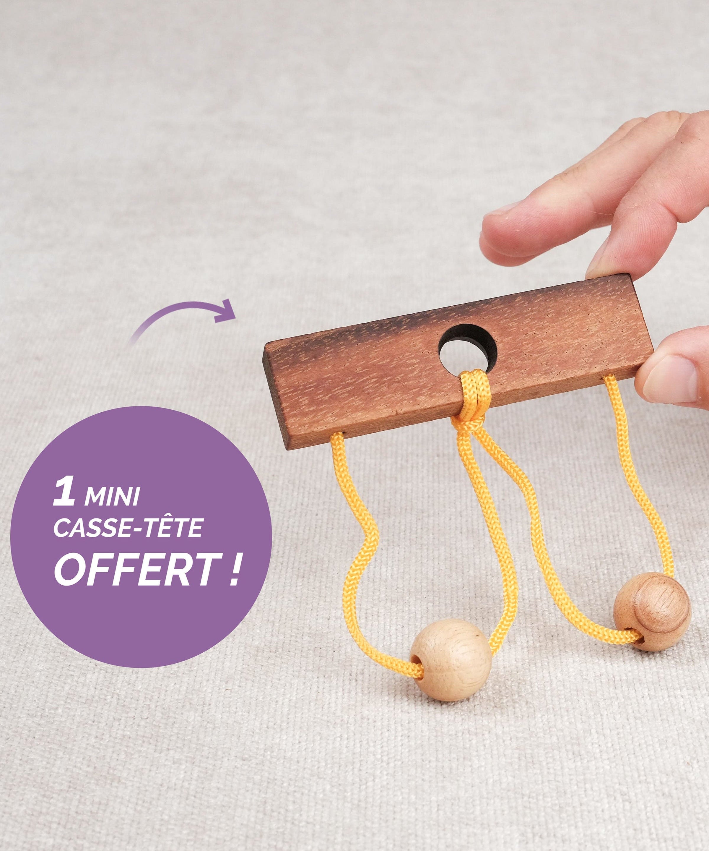 Mini casse-tête Roméo et Juliette en bois sur fond neutre
