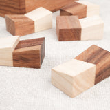 Casse-tête Le Damier – pièces cubiques en bois séparées hors du coffret