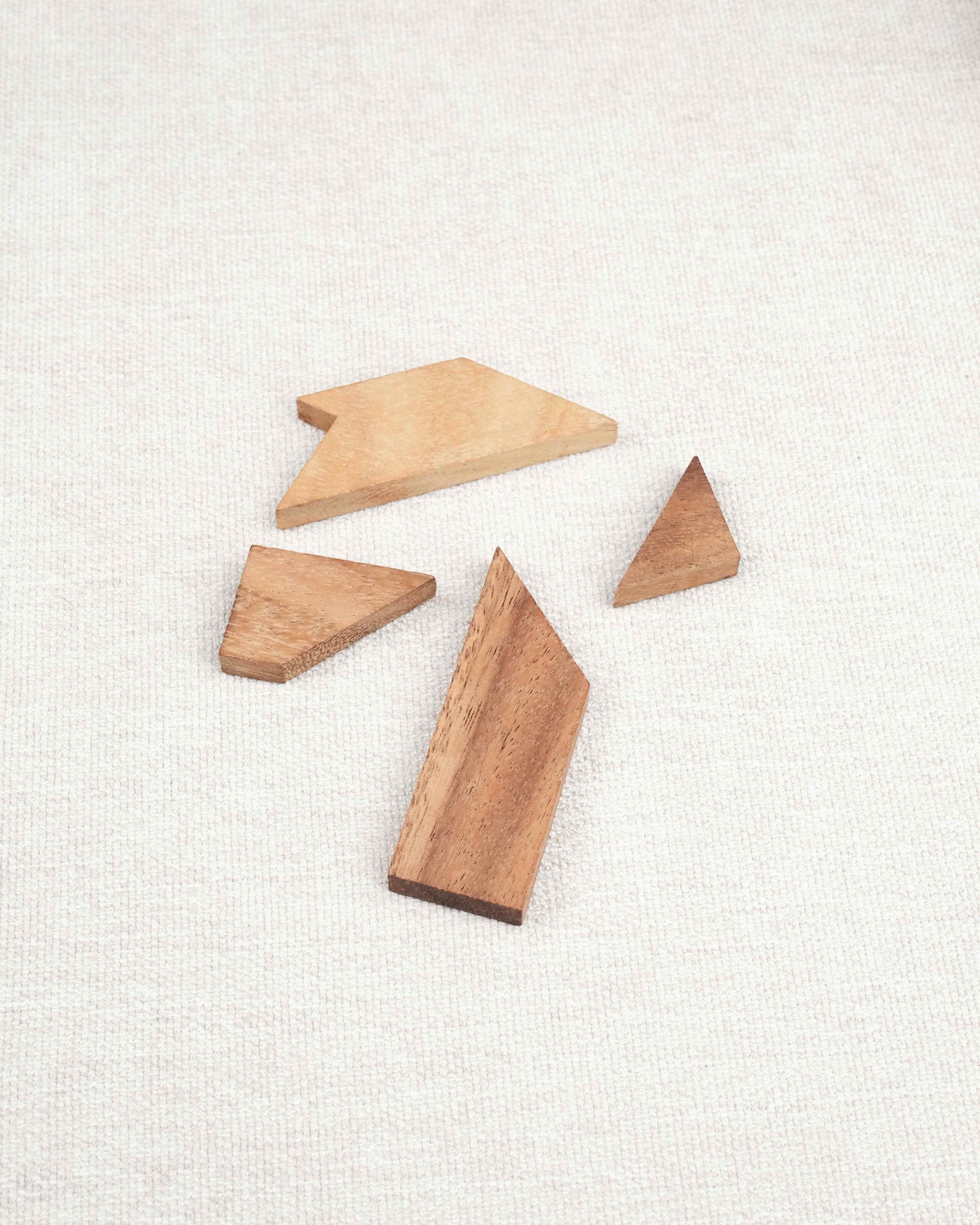 Pièces en bois du mini casse-tête Le T à assembler – Jeux Faugère