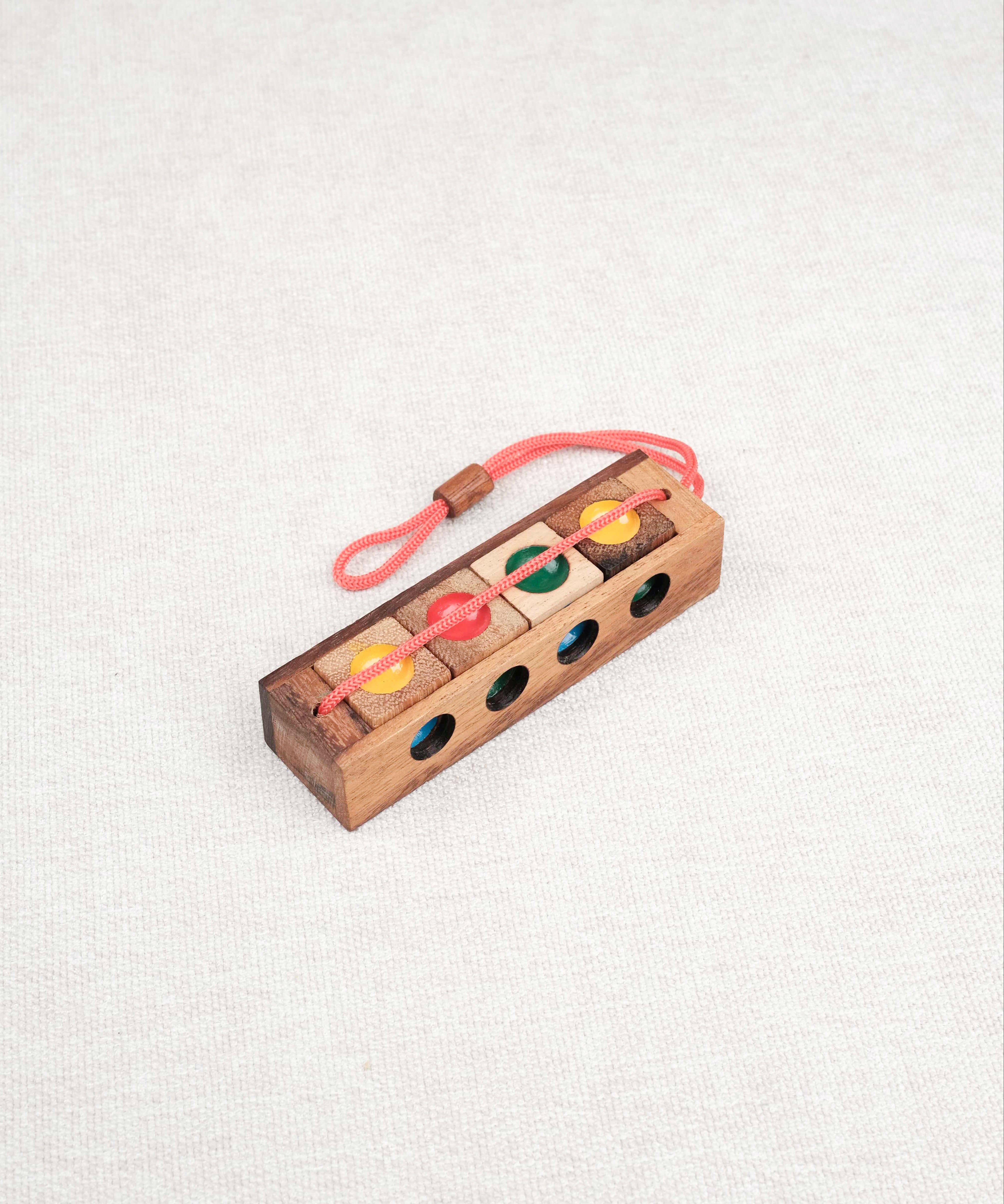 Casse-tête en bois Les 4 Couleurs Folles avec cordon rouge – Jeux Faugère