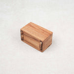Coffret en bois fermé vu de face