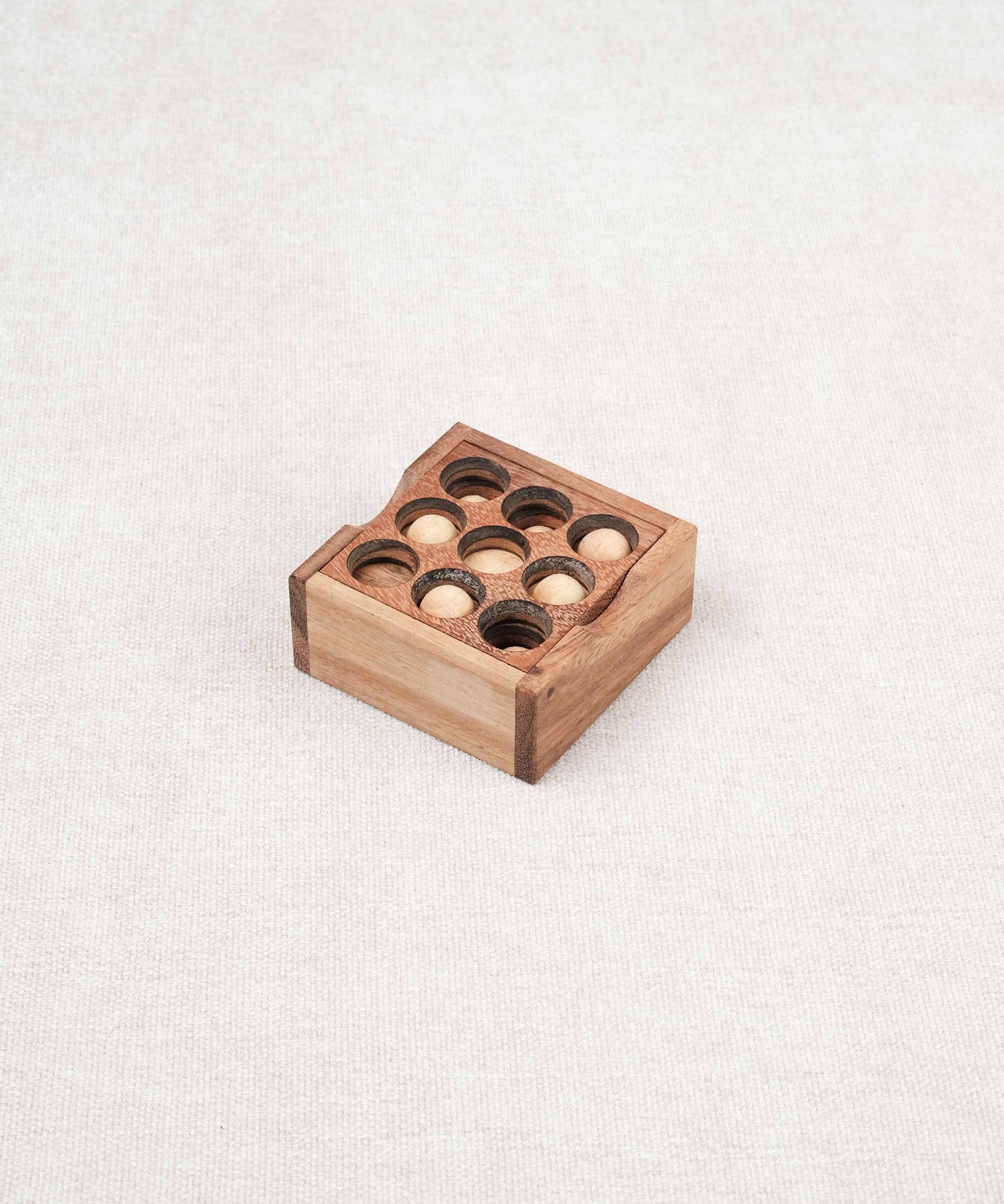 Casse-tête en bois Easy Box fermé, jeu de logique avec billes en bois – Jeux Faugère