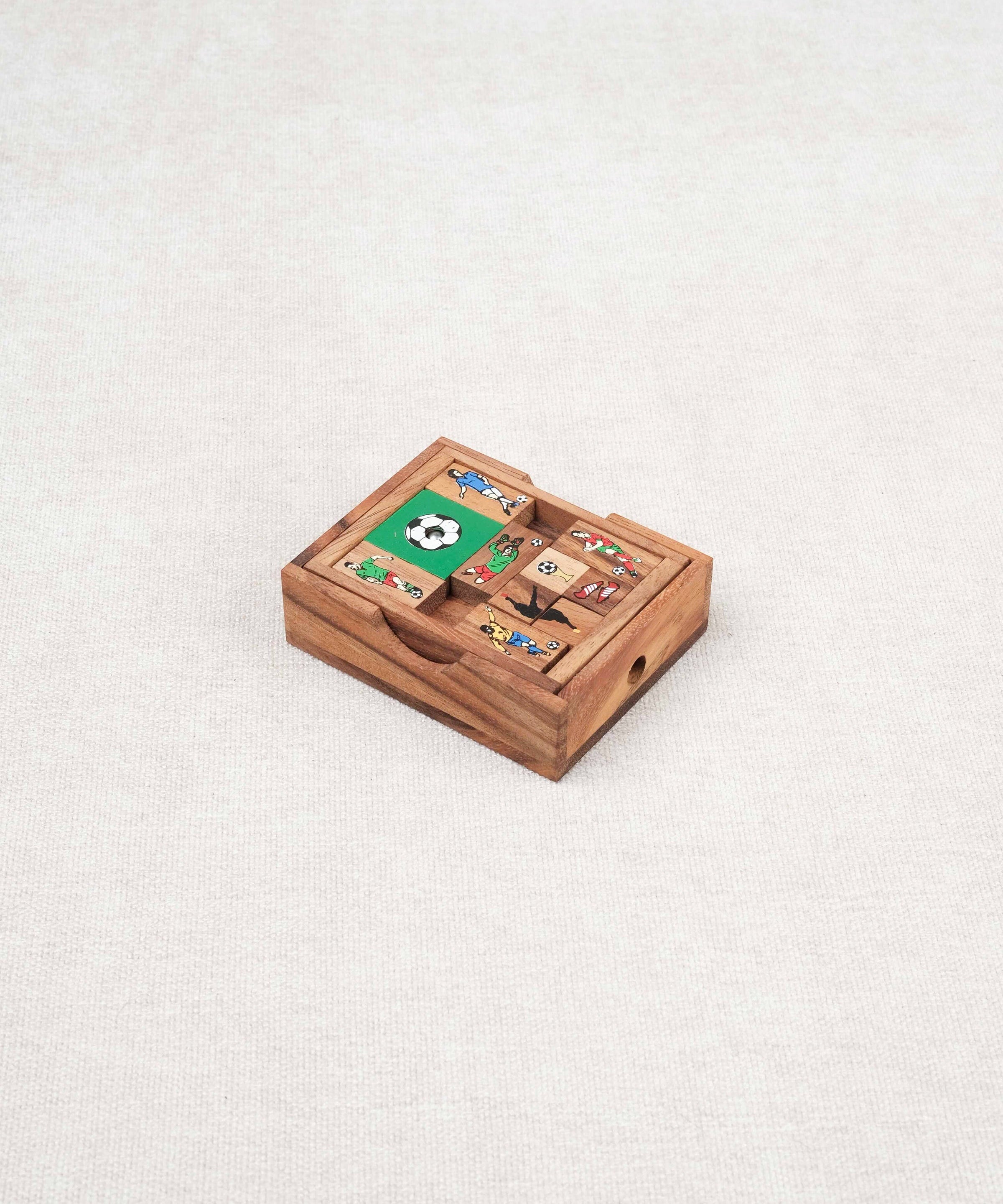 Casse-tête en bois L’Âne rouge foot – Puzzle à pièces coulissantes Jeux Faugère