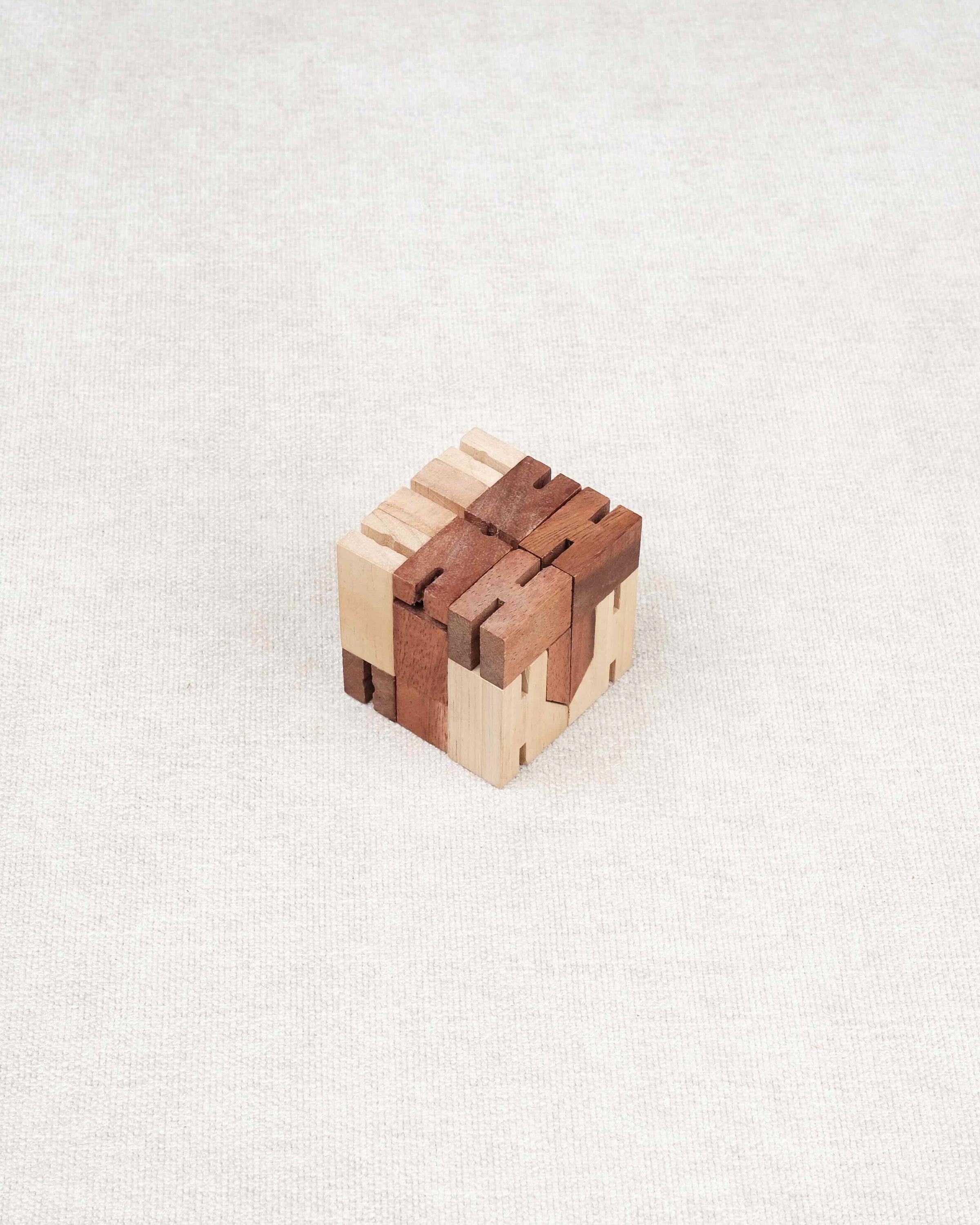 Robot puzzle 3D en bois transformable en cube