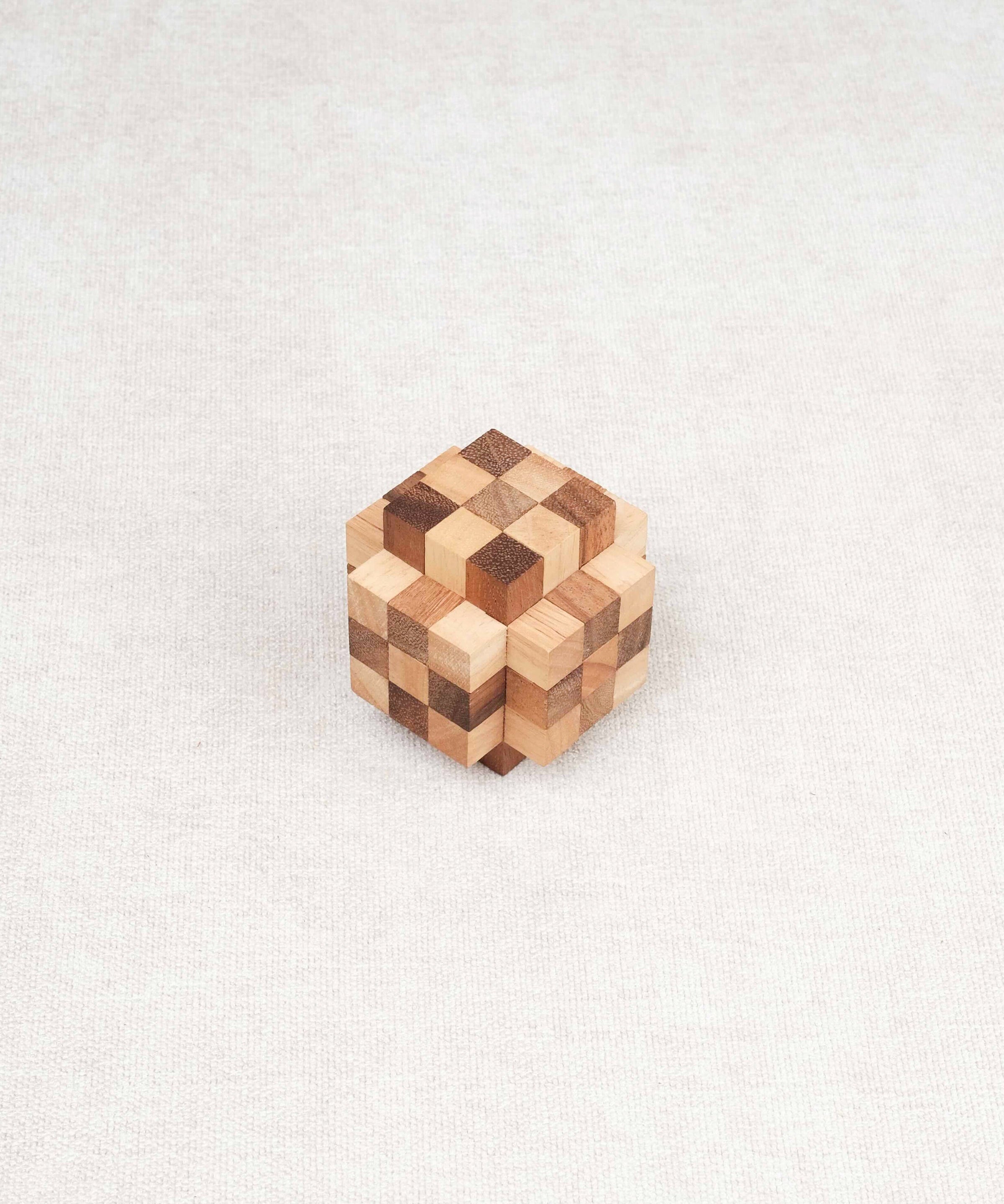 Casse-tête en bois Fonzo – cube puzzle 3D de 33 pièces à démonter et remonter