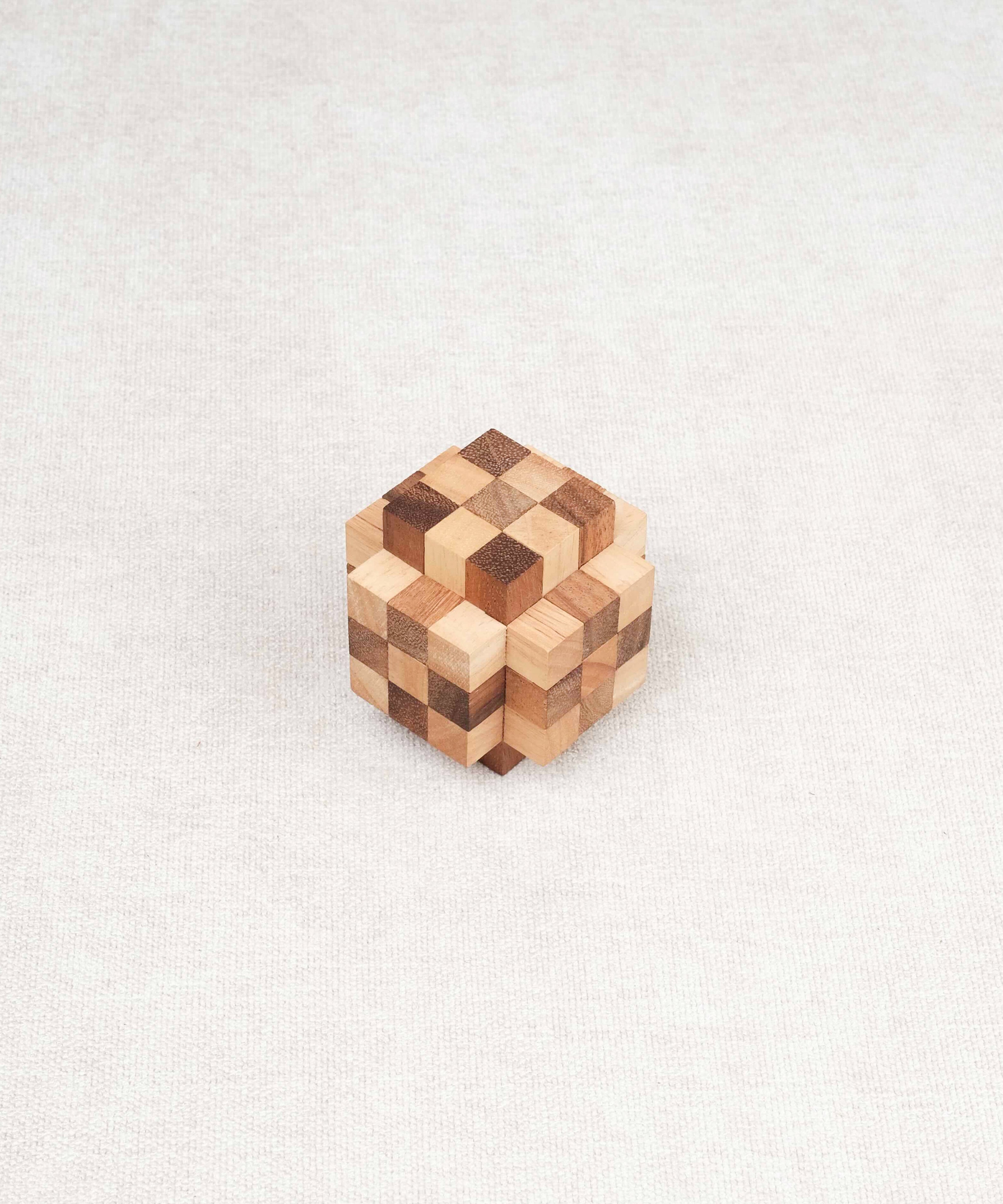 Casse-tête en bois Fonzo – cube puzzle 3D de 33 pièces à démonter et remonter
