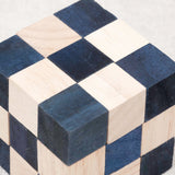 Cube Serpent bleu en bois, vue rapprochée – Jeux Faugère