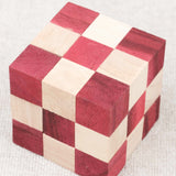 Cube Serpent rouge et naturel, vue rapprochée – Jeux Faugère