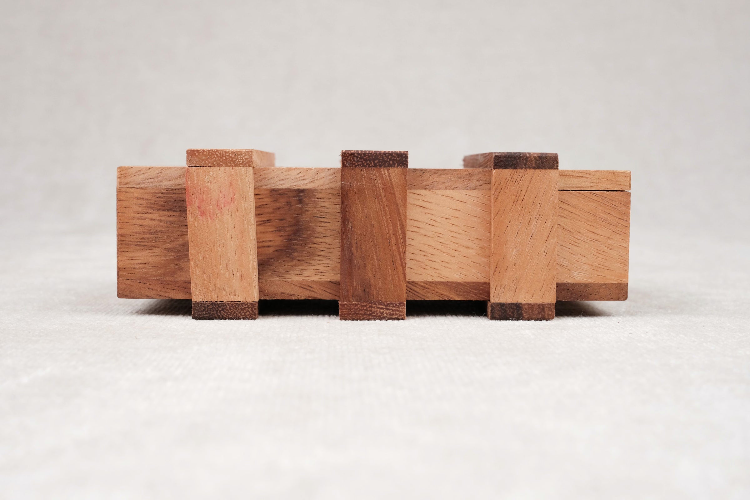 Vue du coté Double Boîte Secrète en bois – Puzzle casse-tête Jeux Faugère