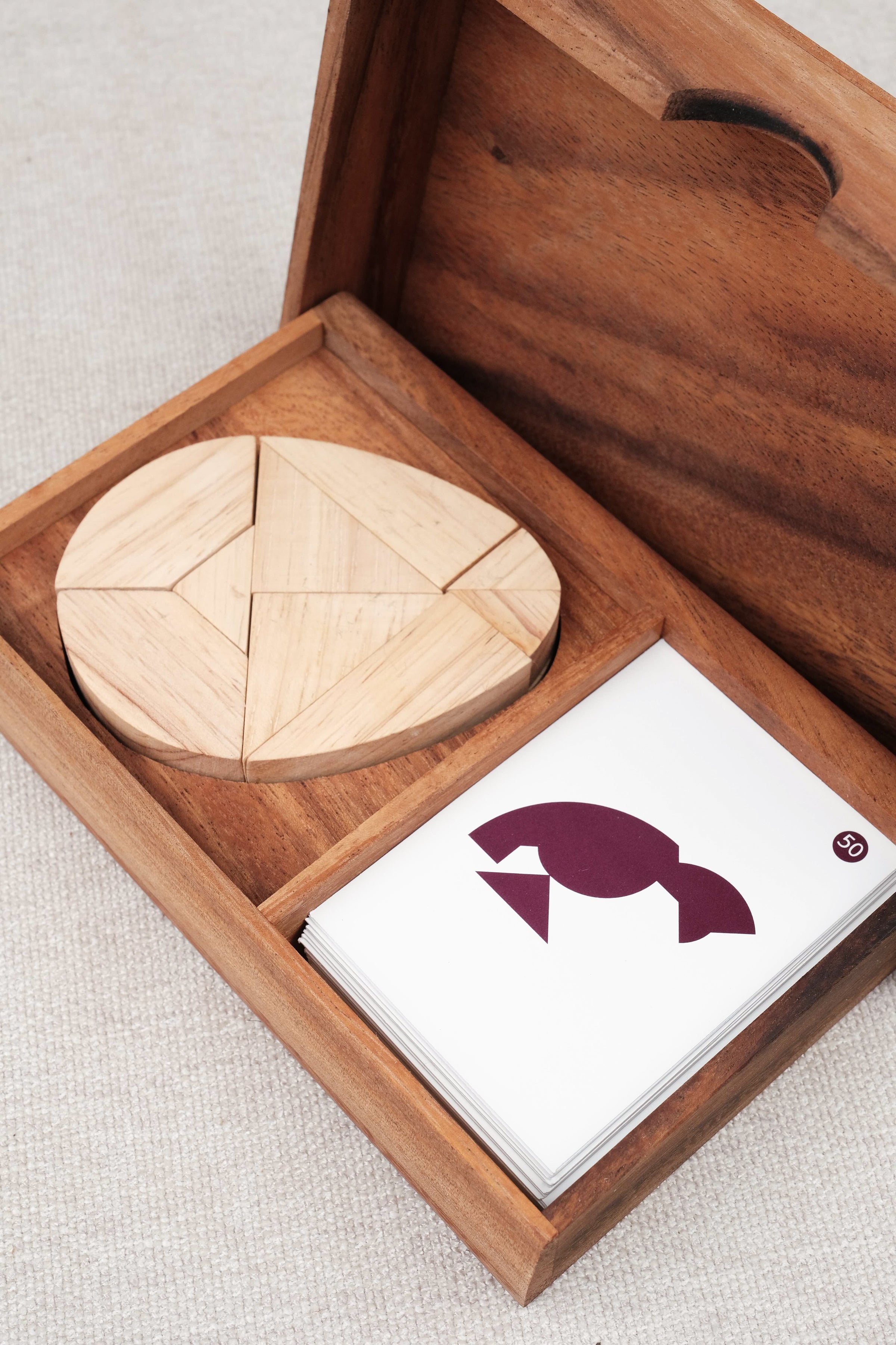 Tangrams œuf en bois rangés dans le coffret avec cartes – Double Tangram Œuf Jeux Faugère