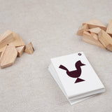 Pièces en bois en duel avec cartes défis illustrées avec silhouettes à reproduire – Double Tangram Œuf Jeux Faugère