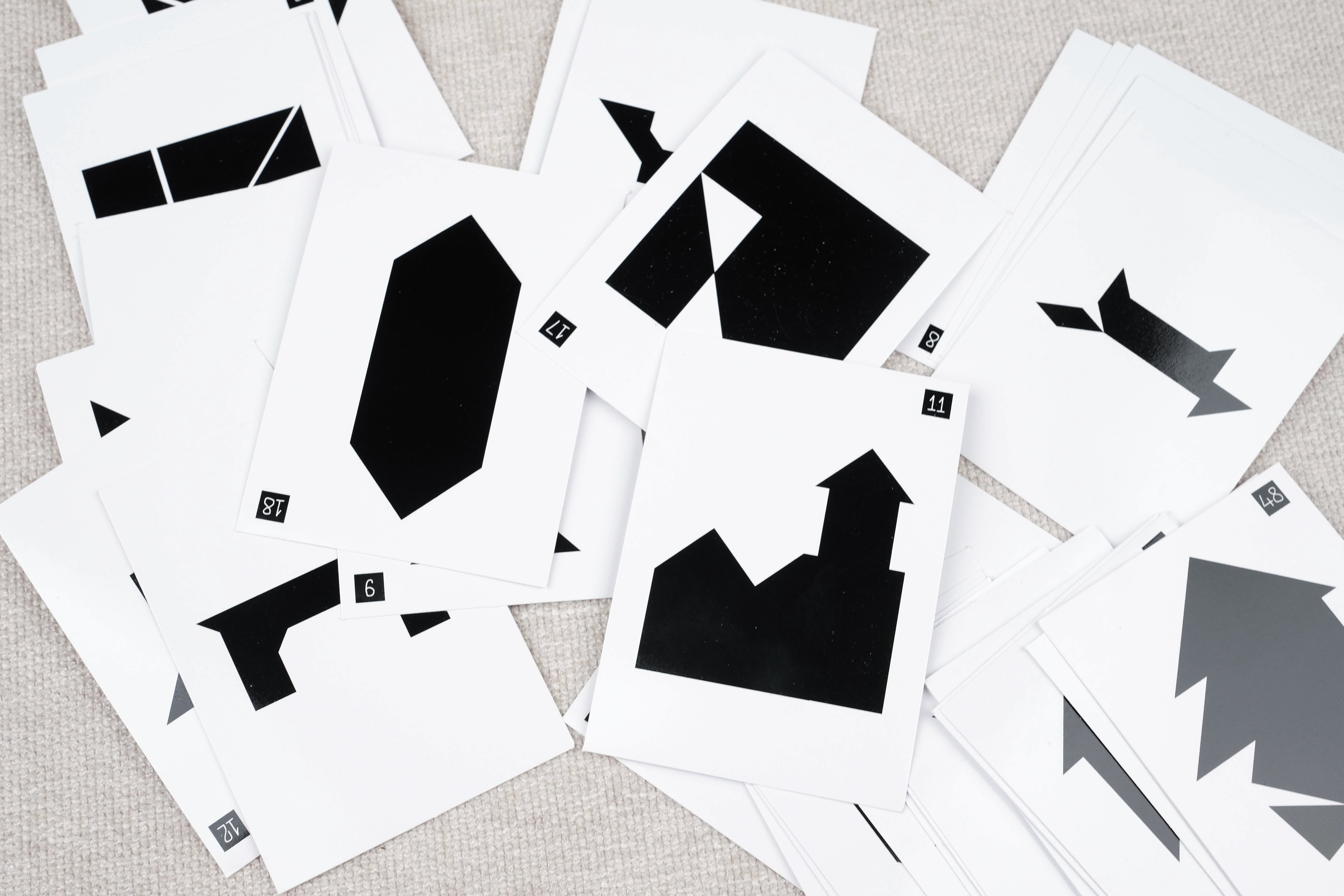 Cartes défis illustrées avec silhouettes géométriques – Double Tangram Jeux Faugère