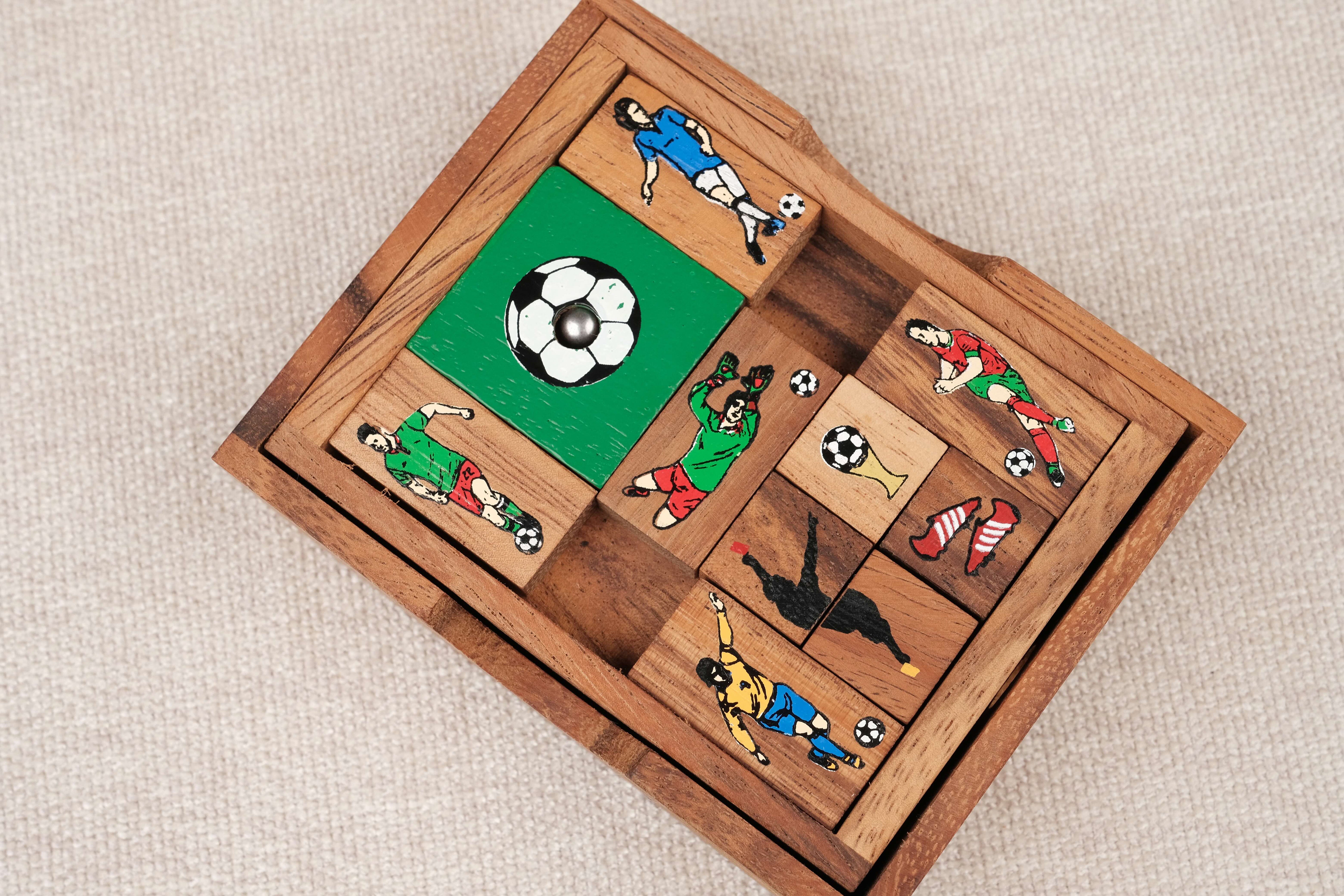 Puzzle L’Âne rouge foot – Casse-tête logique en bois avec personnages de football