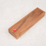 Coffret refermé en bois d’acacia pour ranger le Mikado.