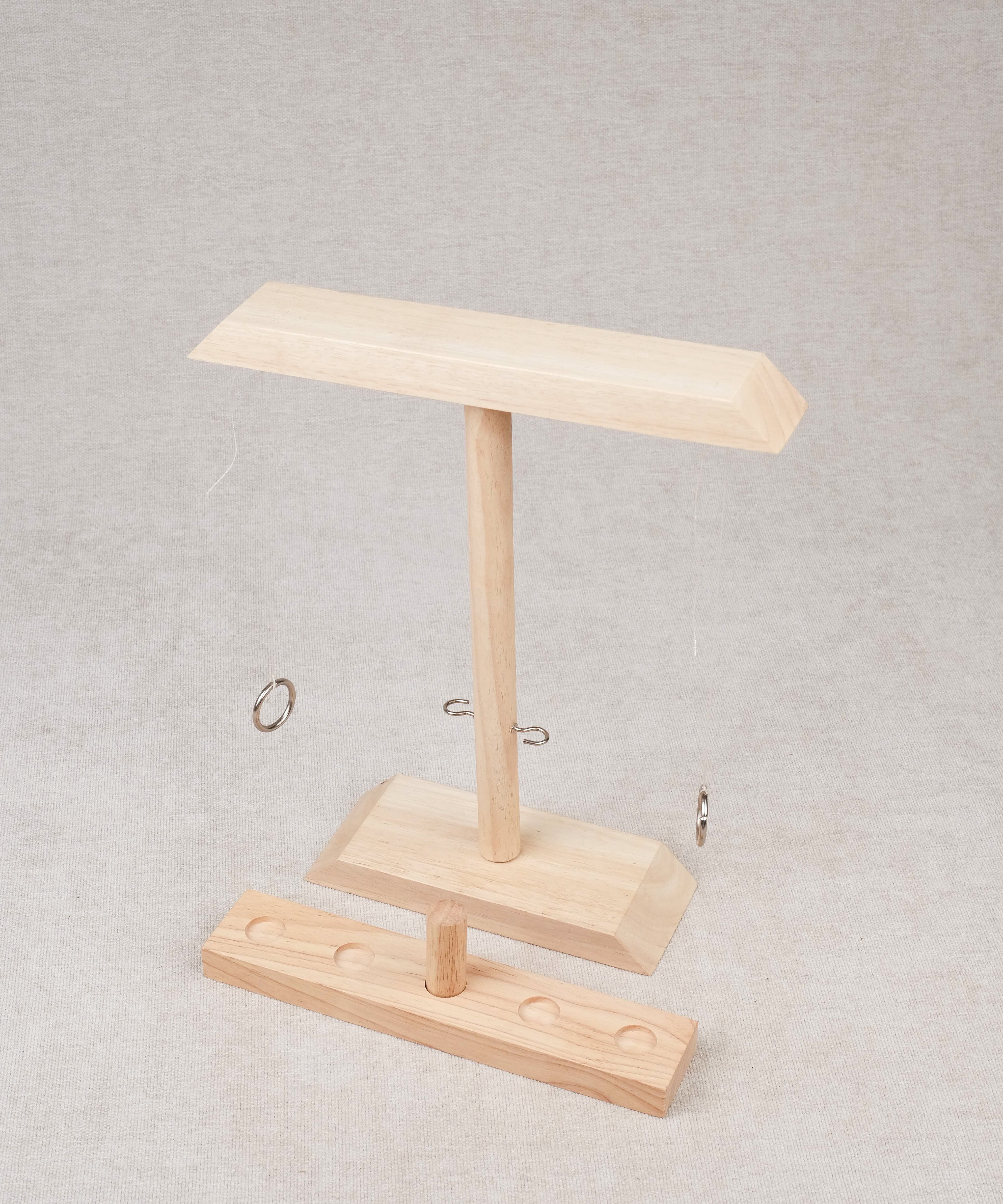 Jeu de l’anneau en bois posé sur une table, jeu d’adresse best-seller Jeux Faugère