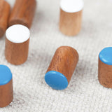 Pions en bois clair et foncé du jeu de Marelle (Moulin) Jeux Faugère