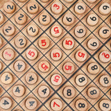 Pièces en bois du Sudoku Jeux Faugère, acacia et hévéa gravées