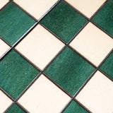 Intérieur du coffret avec compartiments feutrés du jeu d'échecs vert grand format Jeux Faugère