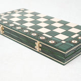 Détail des pièces d'échecs en bois sculptées du jeu vert grand format Jeux Faugère