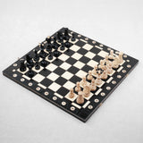 Jeu d’échecs XL en bois noir – Plateau ouvert avec pièces blanches et noires