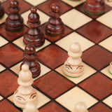 Plateau d’échecs bois marron clair et naturel avec cases gravées