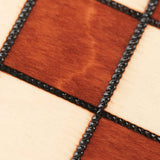 Plateau d’échecs bois marron clair et naturel avec cases gravées