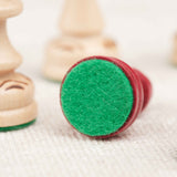 Base d’une pièce d’échecs avec feutrine verte protectrice