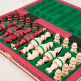 Coffret d’échecs rouge en bois avec rangement individuel pour chaque pièce