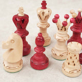 Ensemble de pièces d'échecs, roi, reine cavalier, pions, tour.