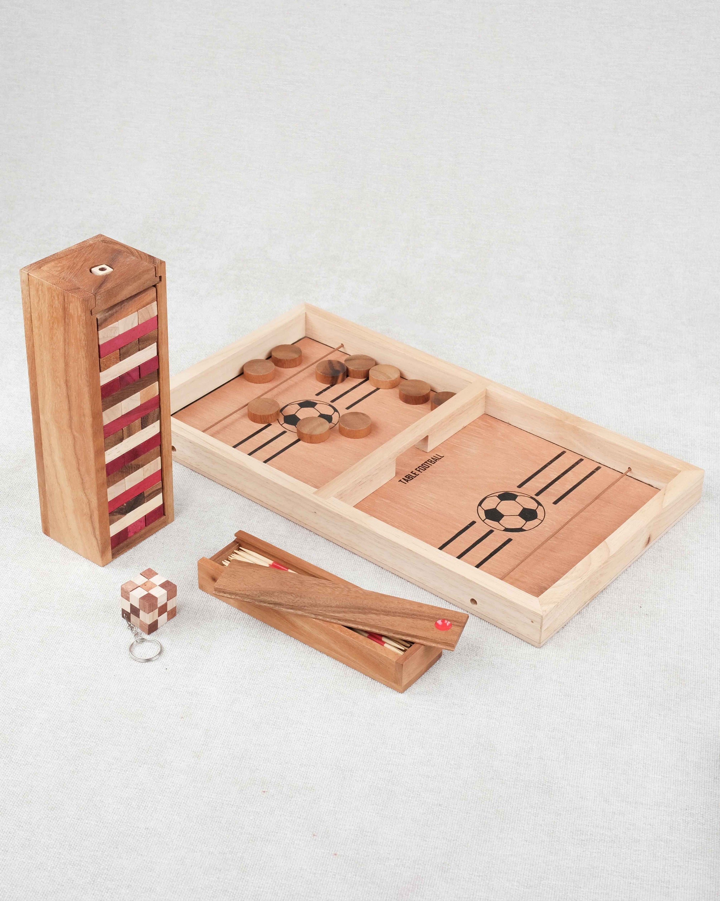 Vue du pack avec table à élastique, jenga couleurs, mikado et mini porte-clé cube