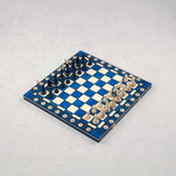Jeu d'échecs en bois bleu grand format Jeux Faugère – coffret ouvert avec pièces en place