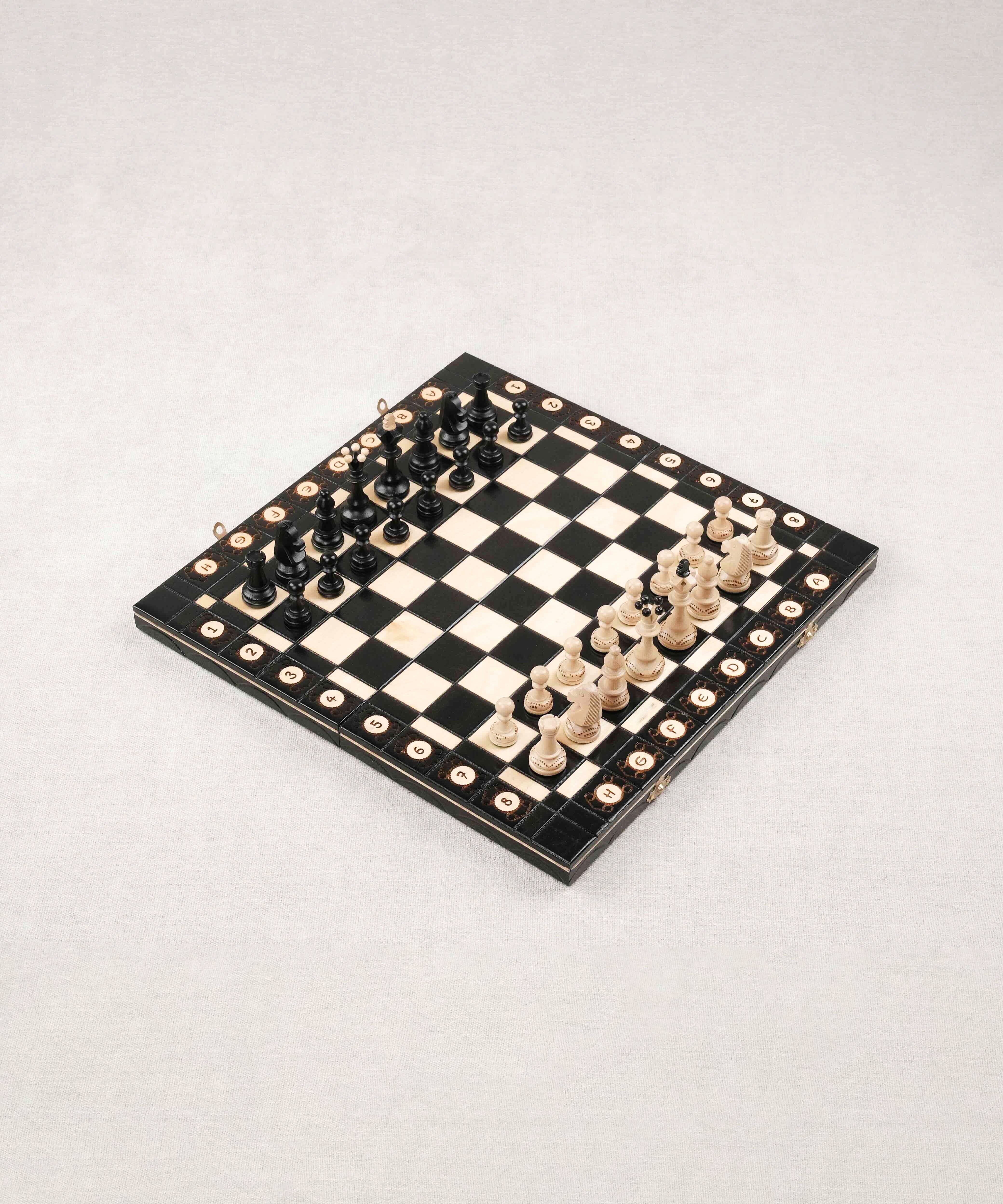 Jeu d’échecs grand format L en bois noir et naturel, plateau ouvert