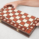 Coffret d’échecs refermable en bois marron clair et naturel, format transportable