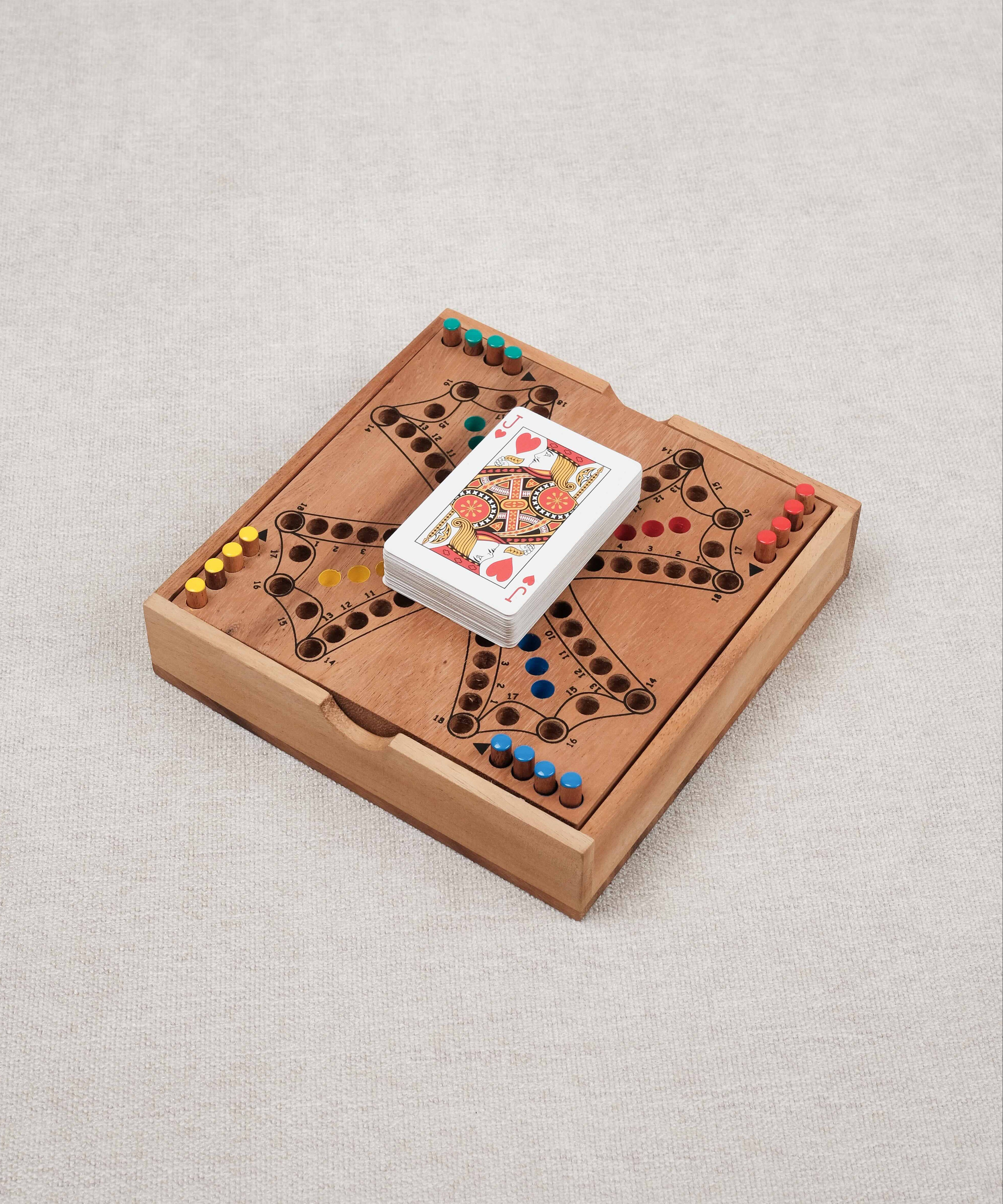 Coffret compact du jeu de Tock 4 joueurs en bois