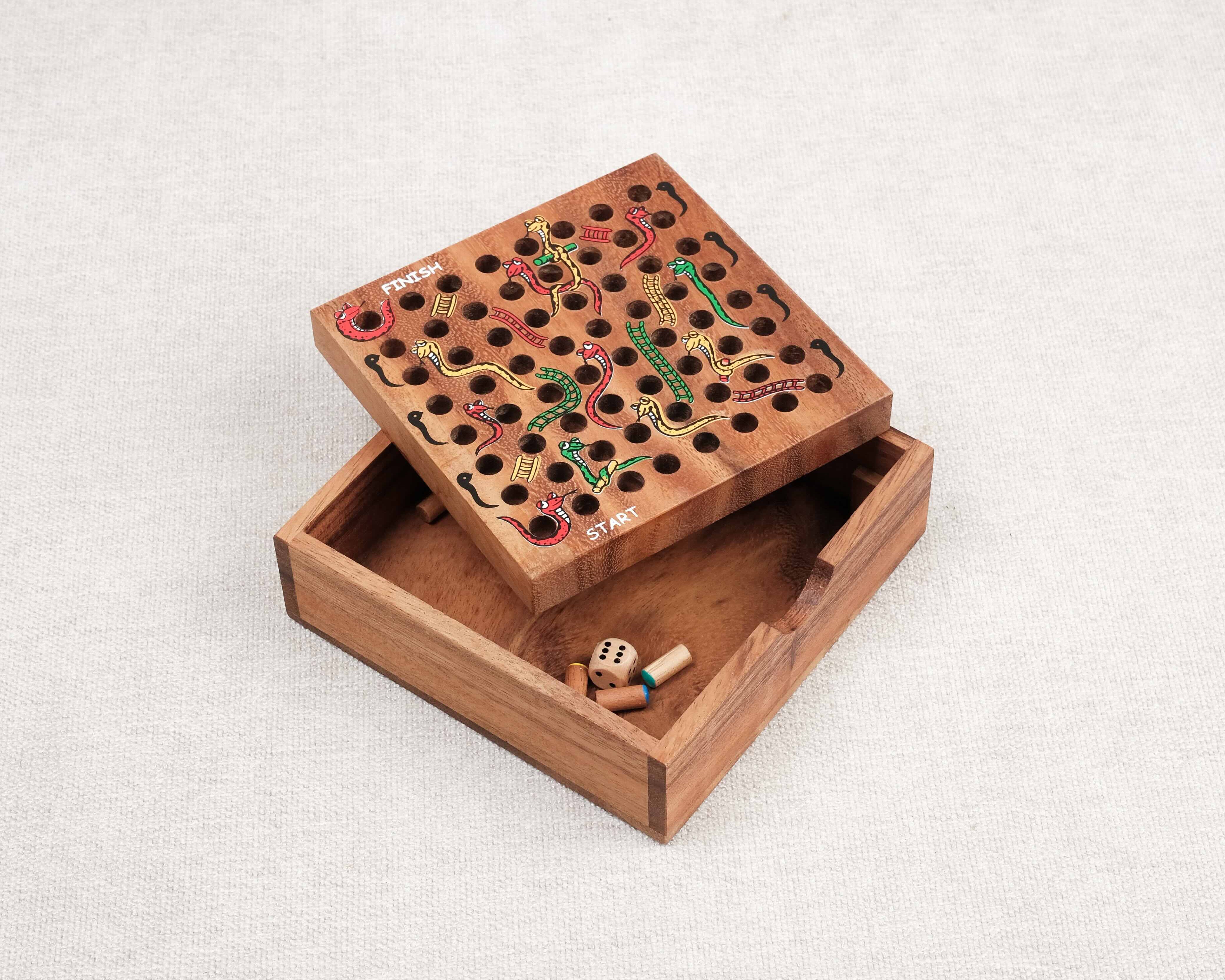 Coffret refermable avec rangement intégré des pions