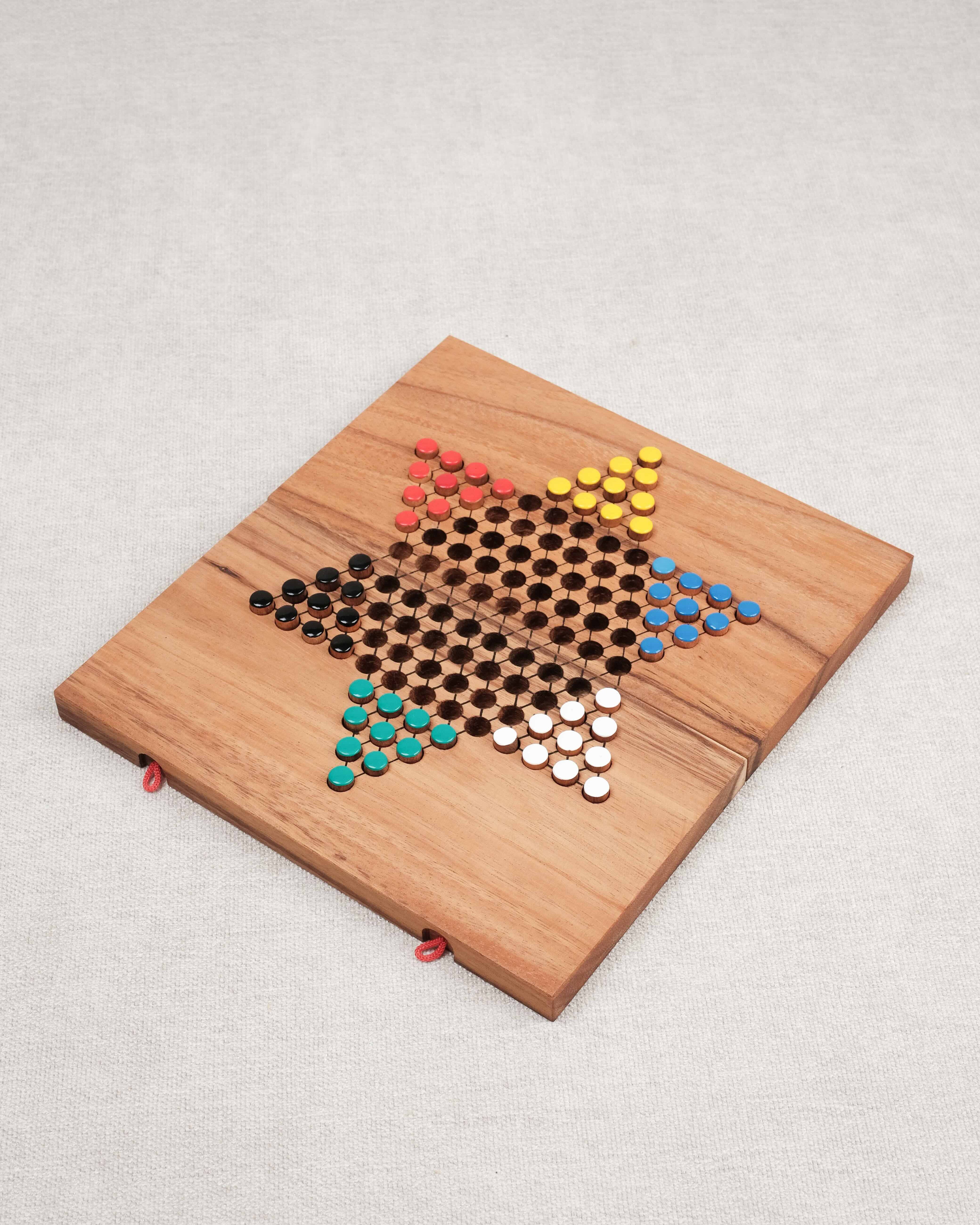 Plateau de Dames Chinoises L en bois avec pions colorés en place