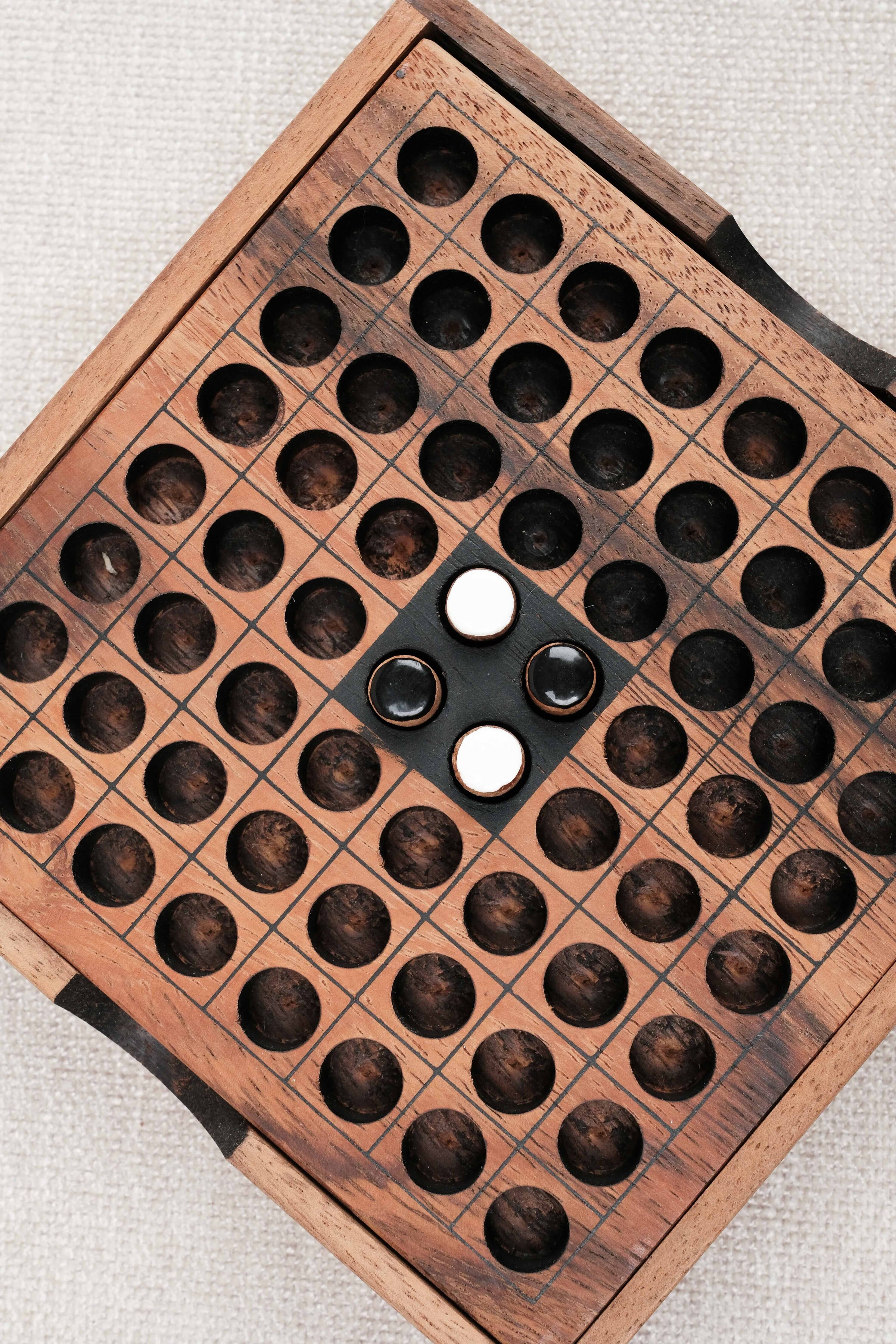 Jeu Othello Reversi en bois – plateau compact avec pions noirs et blancs