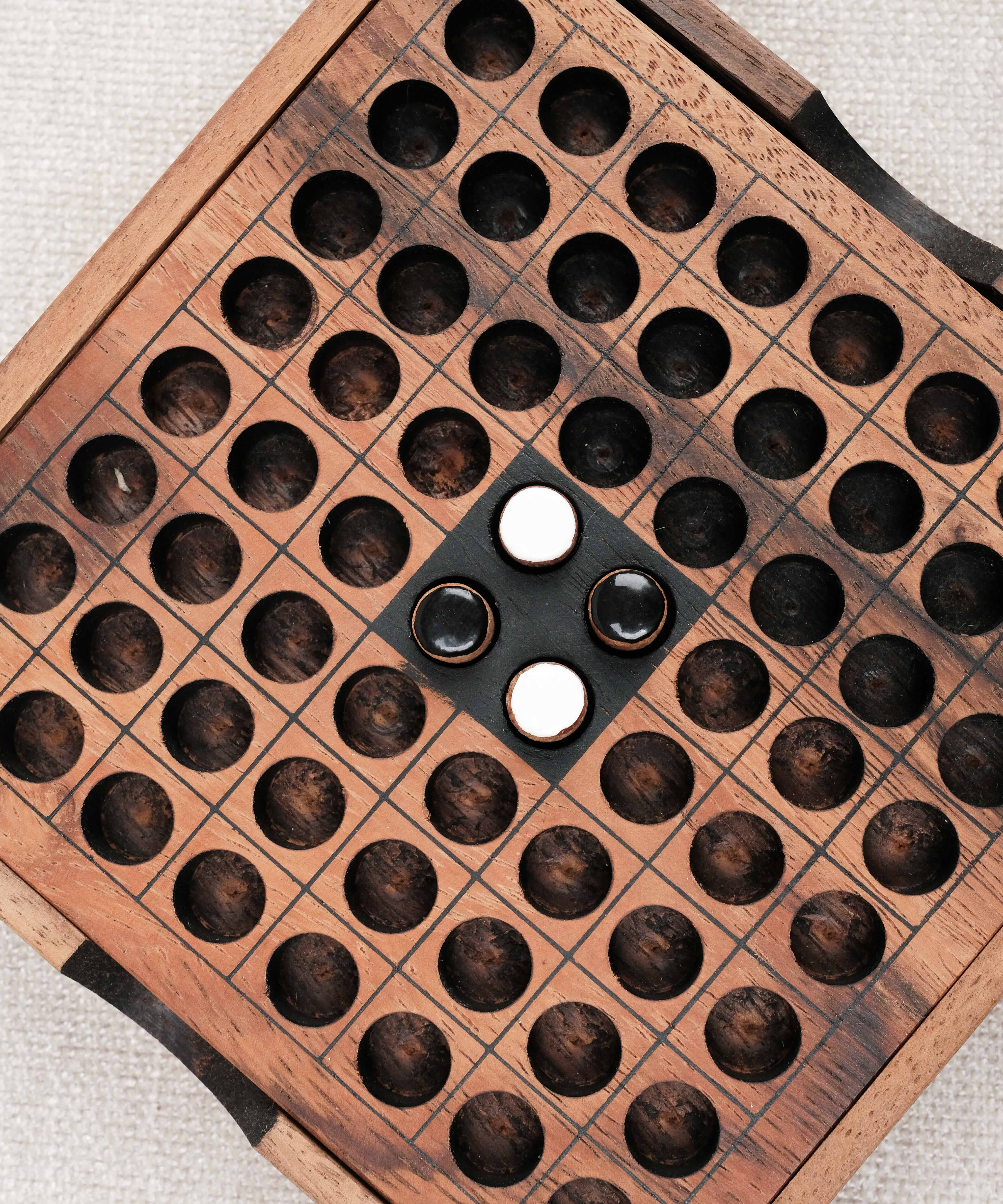 Jeu Othello Reversi en bois – plateau compact avec pions noirs et blancs