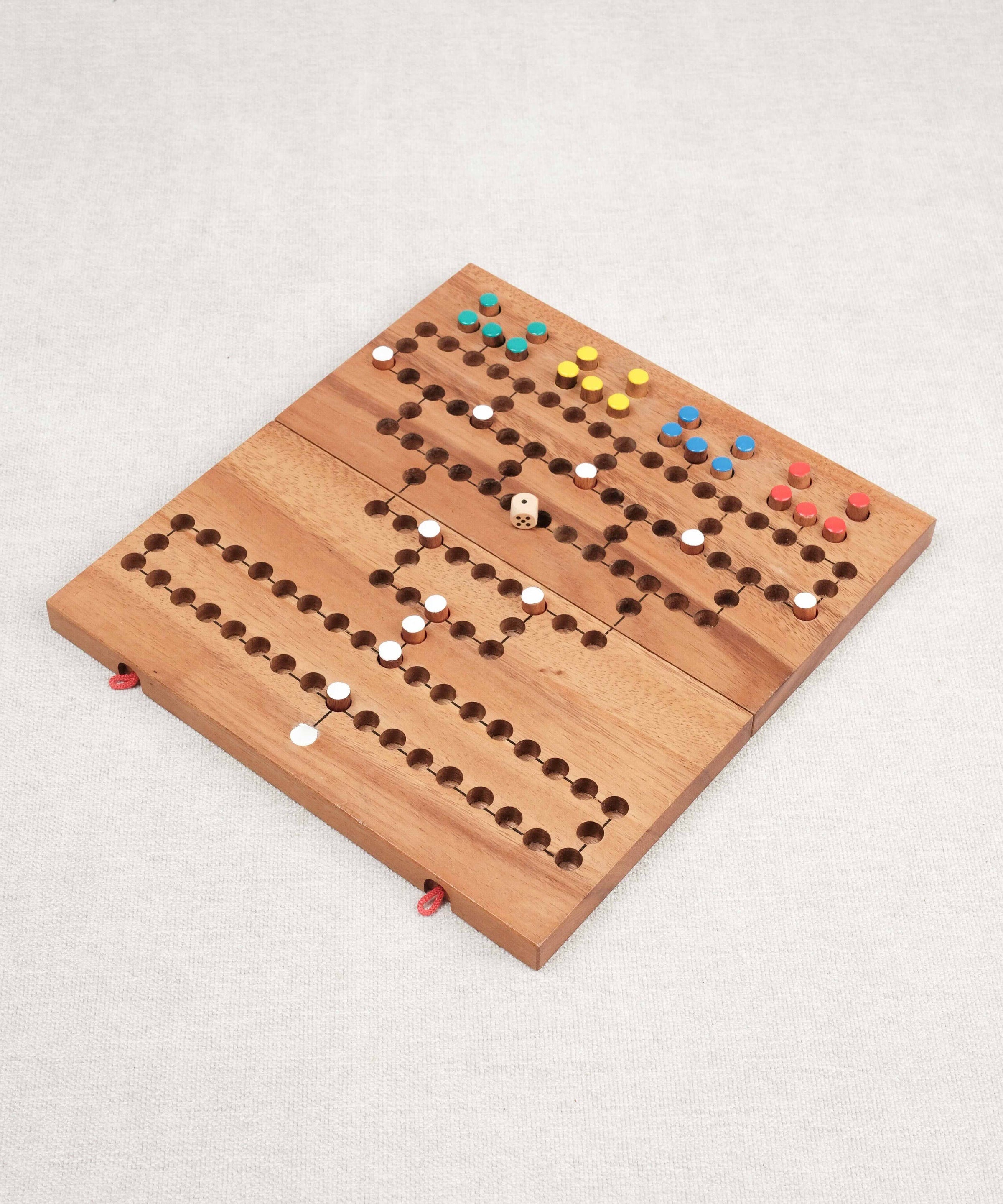 Plateau du jeu Barricade en bois avec pions colorés